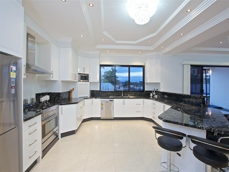 7 Wau Avenue, Runaway Bay QLD 4216