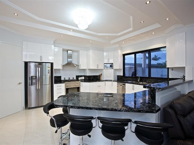 7 Wau Avenue, Runaway Bay QLD 4216