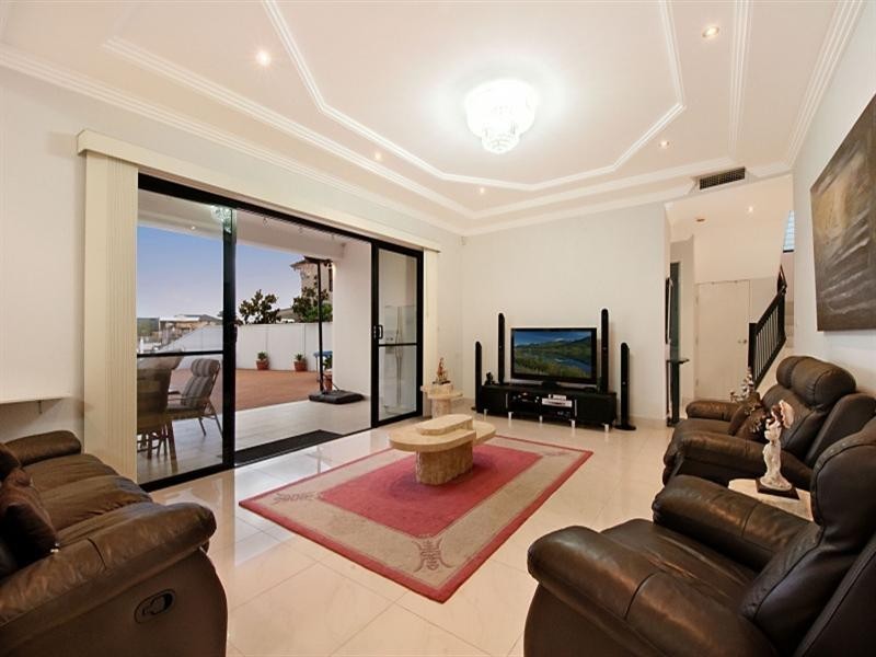 7 Wau Avenue, Runaway Bay QLD 4216