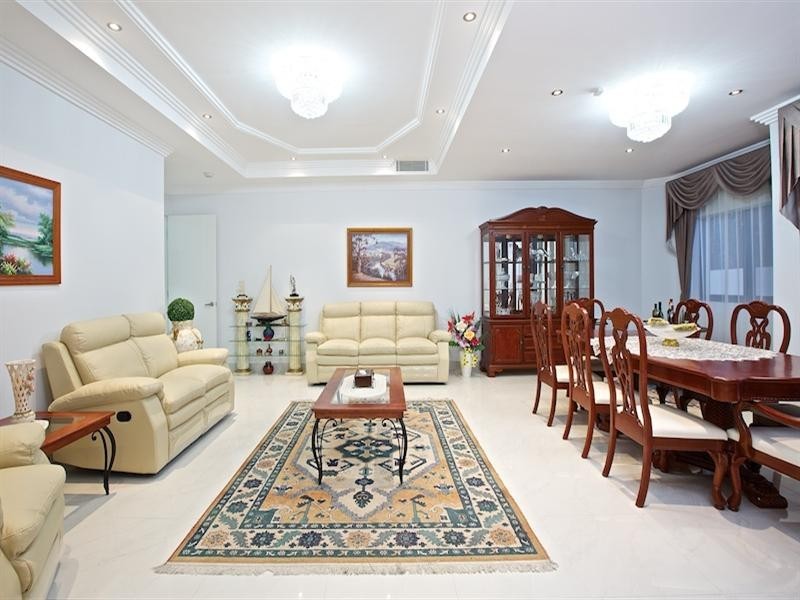 7 Wau Avenue, Runaway Bay QLD 4216