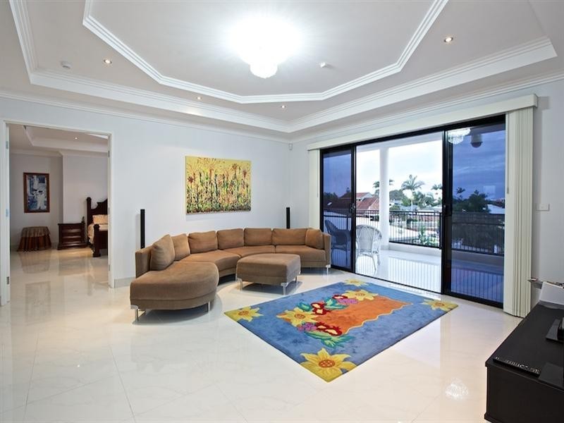 7 Wau Avenue, Runaway Bay QLD 4216