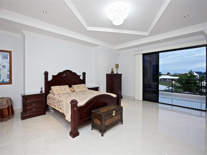 7 Wau Avenue, Runaway Bay QLD 4216