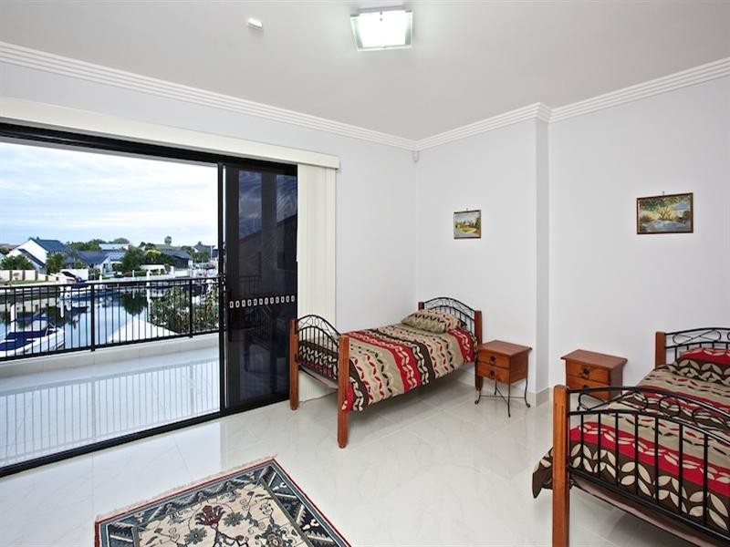 7 Wau Avenue, Runaway Bay QLD 4216