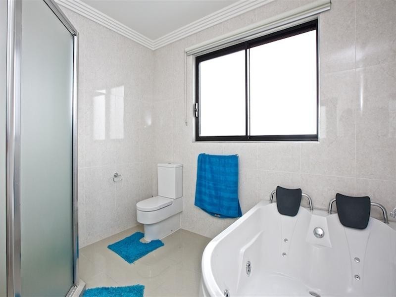 7 Wau Avenue, Runaway Bay QLD 4216