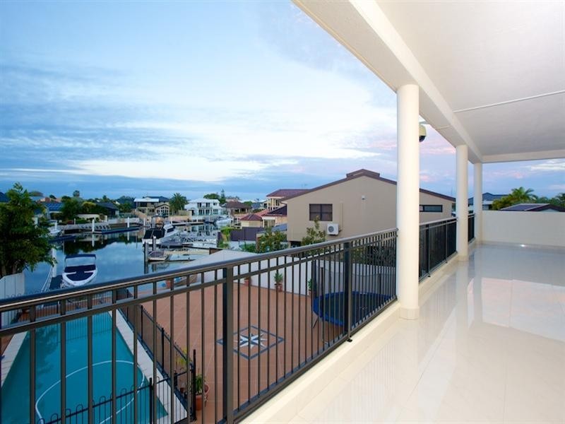 7 Wau Avenue, Runaway Bay QLD 4216