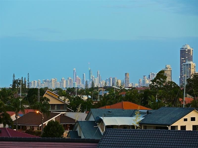 7 Wau Avenue, Runaway Bay QLD 4216