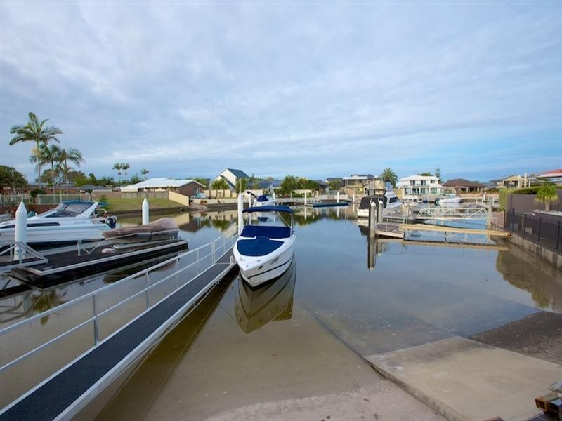 7 Wau Avenue, Runaway Bay QLD 4216