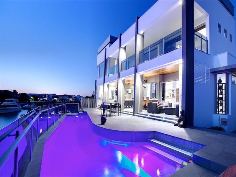 9 Kensington Mews, Sovereign Islands QLD 4216