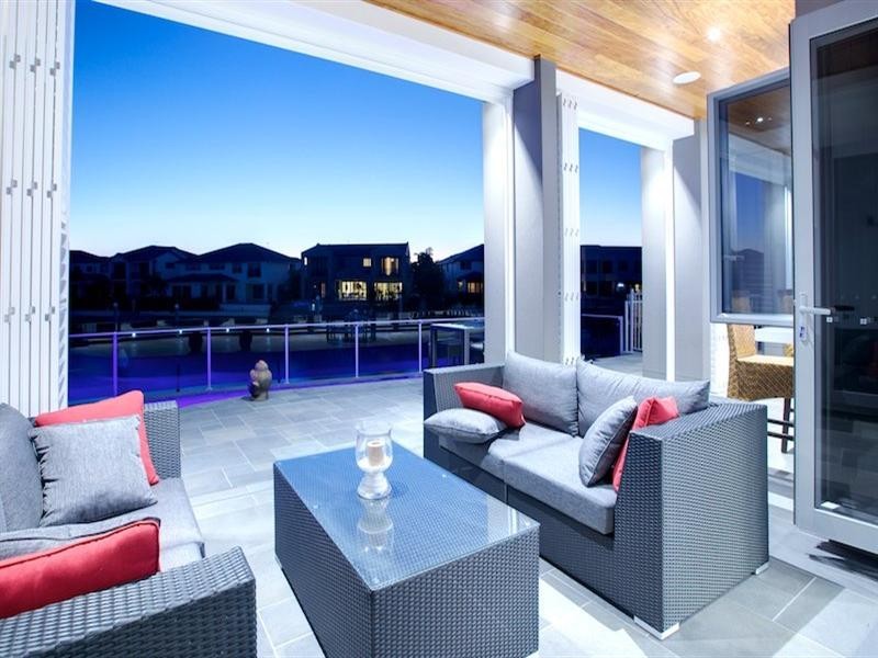 9 Kensington Mews, Sovereign Islands QLD 4216