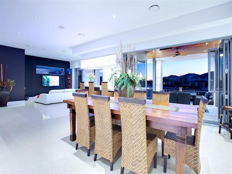 9 Kensington Mews, Sovereign Islands QLD 4216