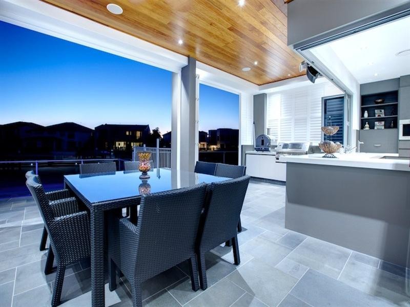 9 Kensington Mews, Sovereign Islands QLD 4216