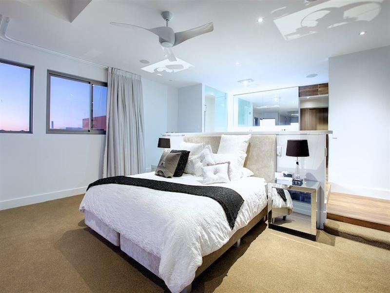 9 Kensington Mews, Sovereign Islands QLD 4216