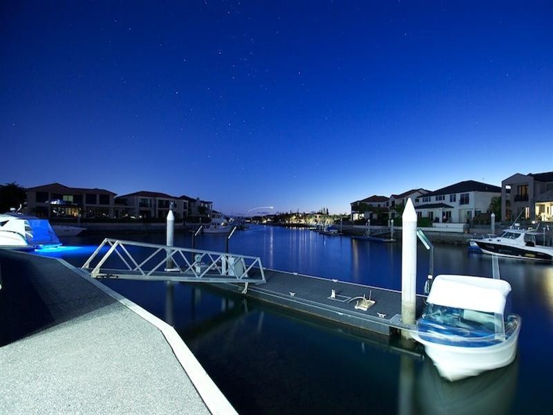 9 Kensington Mews, Sovereign Islands QLD 4216