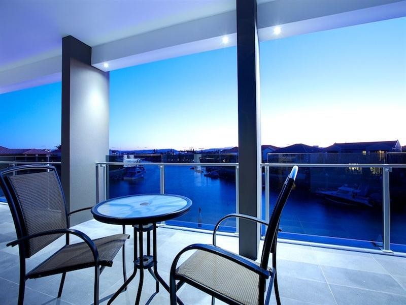 9 Kensington Mews, Sovereign Islands QLD 4216