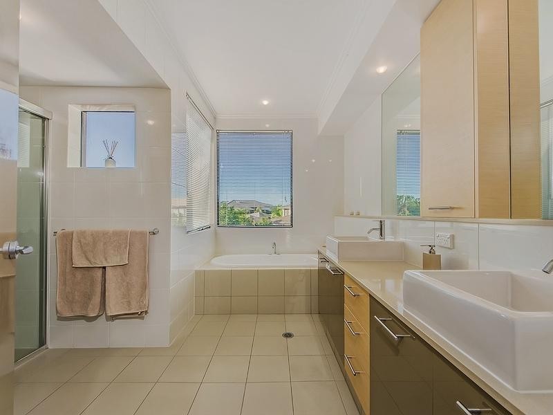 6093 Lugano Drive, Hope Island QLD 4212