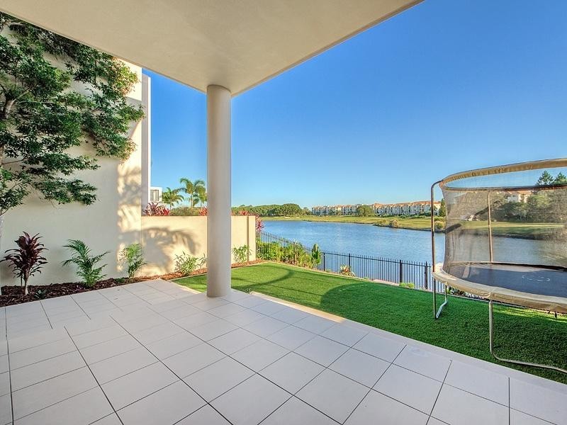 6093 Lugano Drive, Hope Island QLD 4212