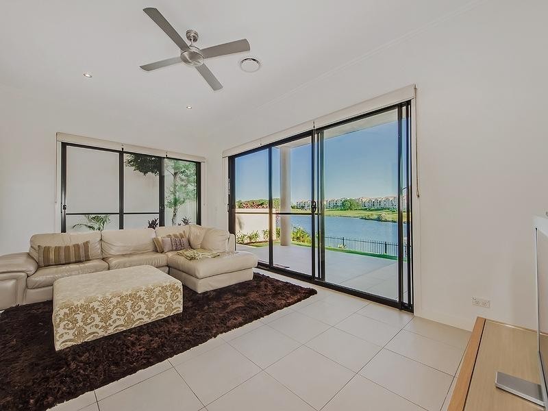 6093 Lugano Drive, Hope Island QLD 4212