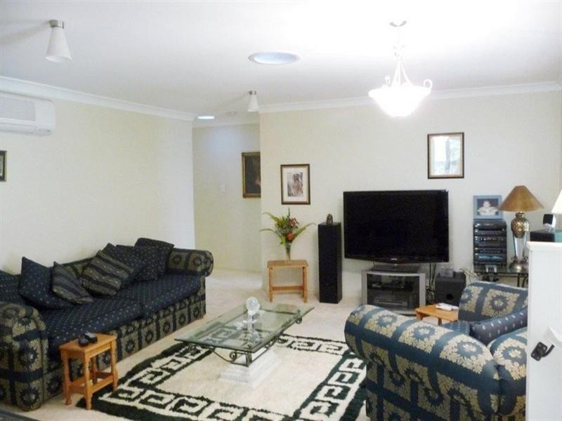 16 Bellona Court, Pacific Pines QLD 4211