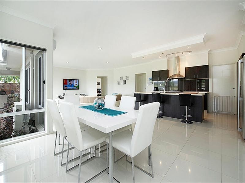 5 Summer Hill Crescent, Maudsland QLD 4210