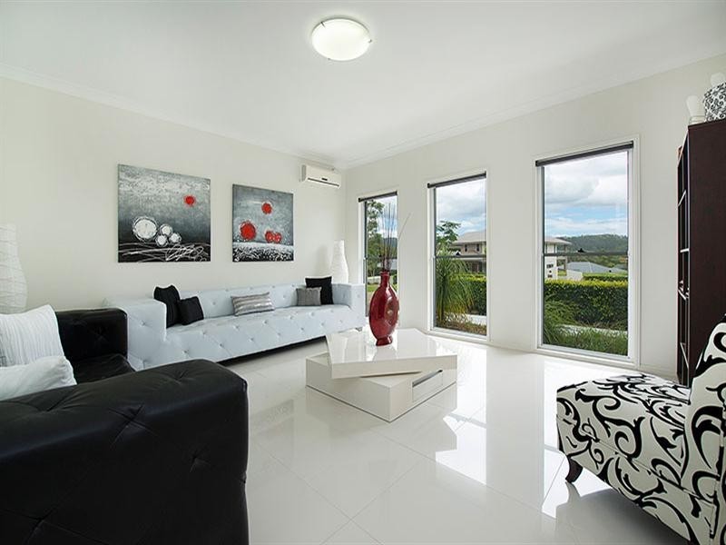 5 Summer Hill Crescent, Maudsland QLD 4210