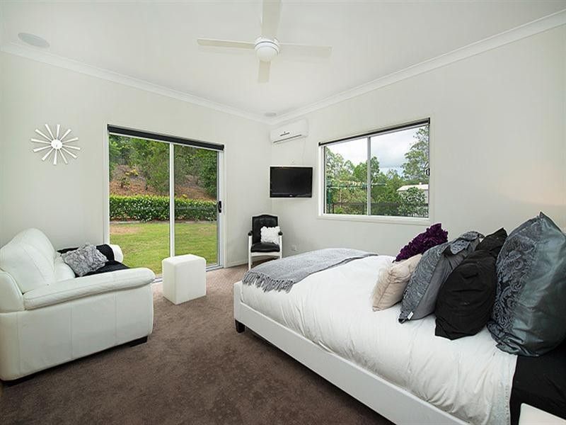 5 Summer Hill Crescent, Maudsland QLD 4210