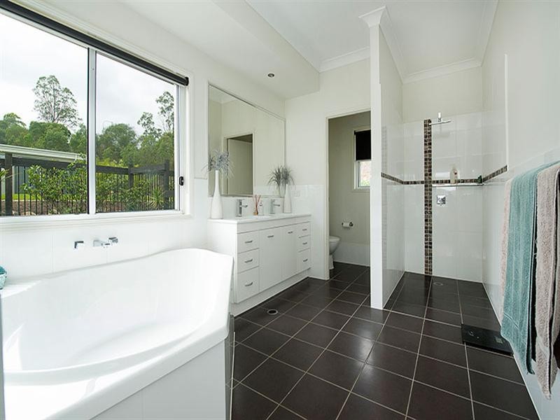 5 Summer Hill Crescent, Maudsland QLD 4210