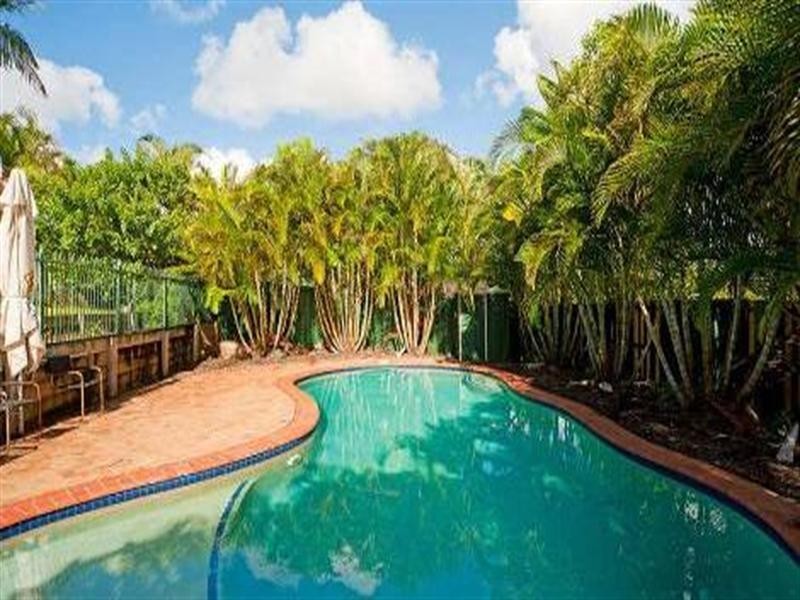 8 Balranald Court, Helensvale QLD 4212