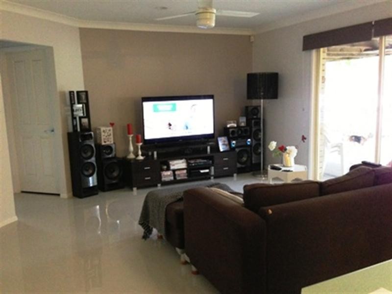 8 Balranald Court, Helensvale QLD 4212