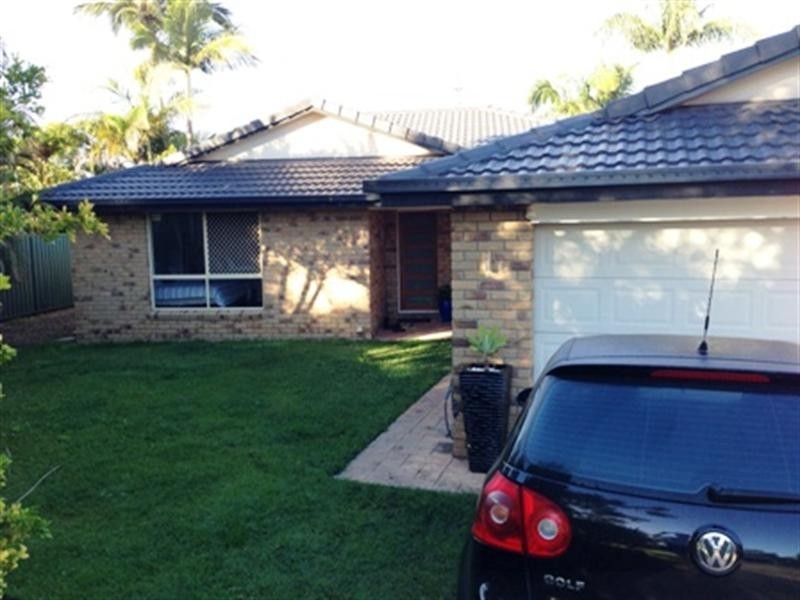 8 Balranald Court, Helensvale QLD 4212