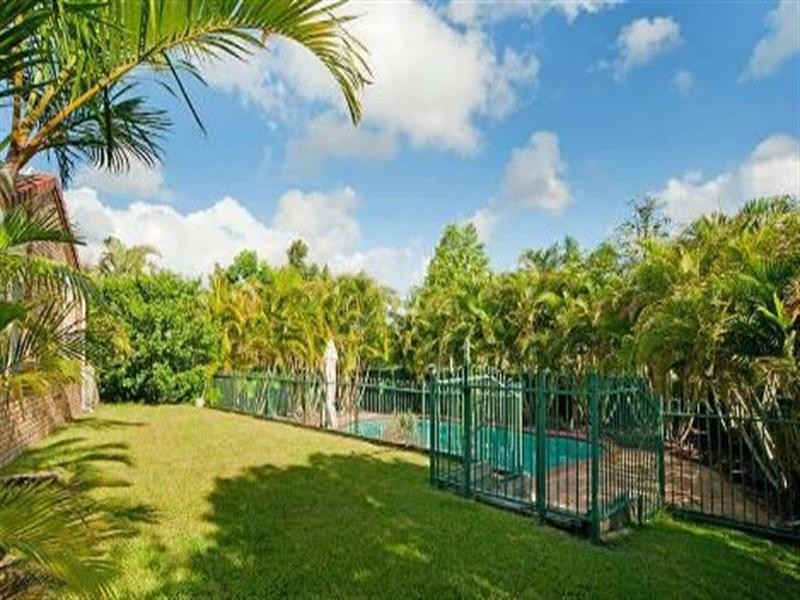 8 Balranald Court, Helensvale QLD 4212