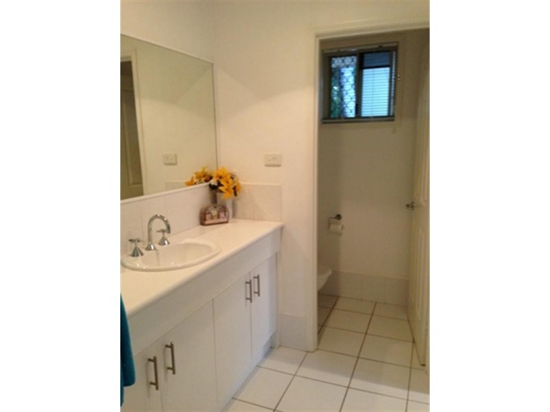 8 Balranald Court, Helensvale QLD 4212