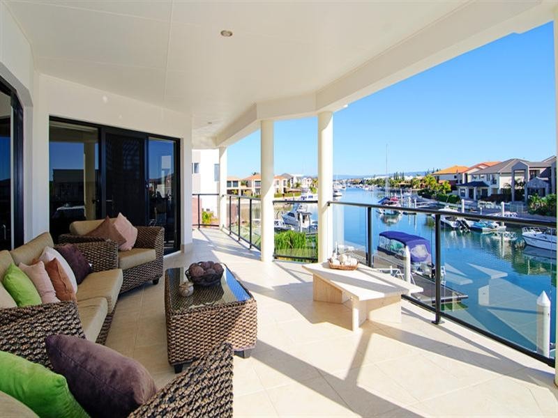 5 Kensington Mews, Sovereign Islands QLD 4216