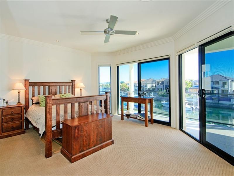 5 Kensington Mews, Sovereign Islands QLD 4216