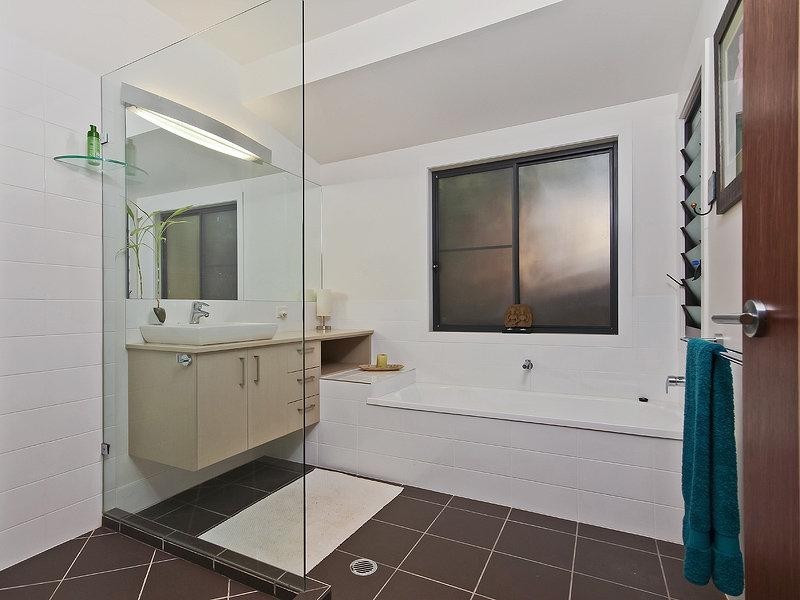 11 Wentworth Avenue, Mount Nebo QLD 4520