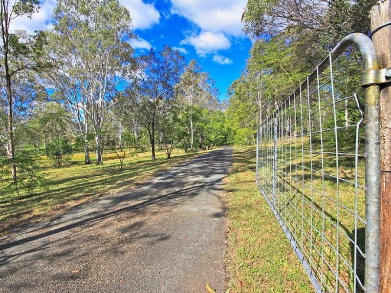 9 Roxburgh Road, Wights Mountain QLD 4520