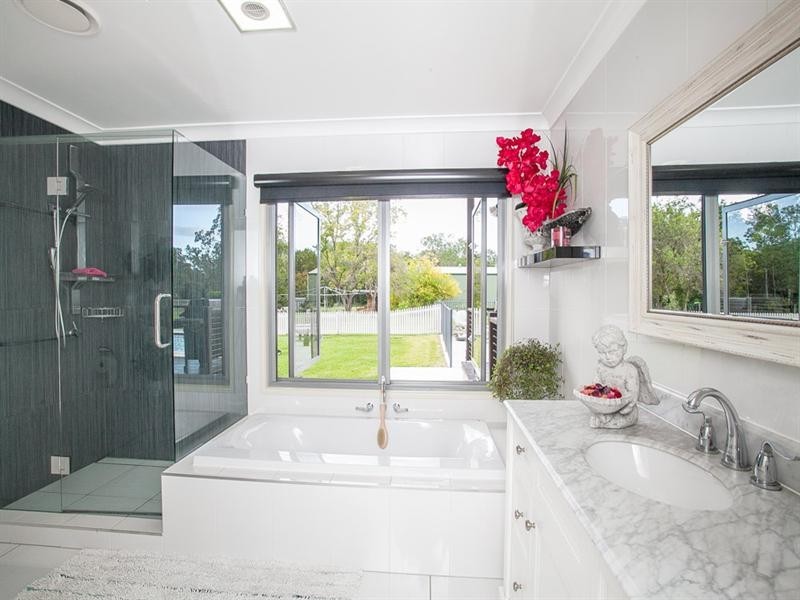 206 Mount Glorious Road, Samford Valley QLD 4520