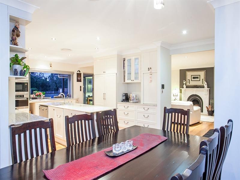 206 Mount Glorious Road, Samford Valley QLD 4520