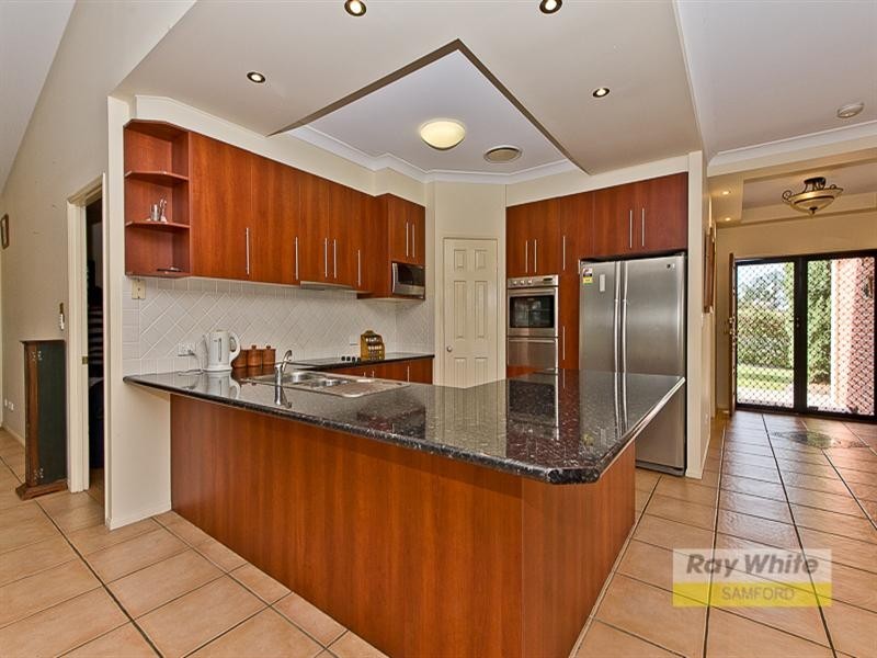 5 Wallers Court, Petrie QLD 4502