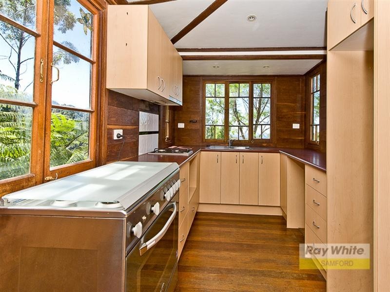 4 Ted Street, Mount Glorious QLD 4520