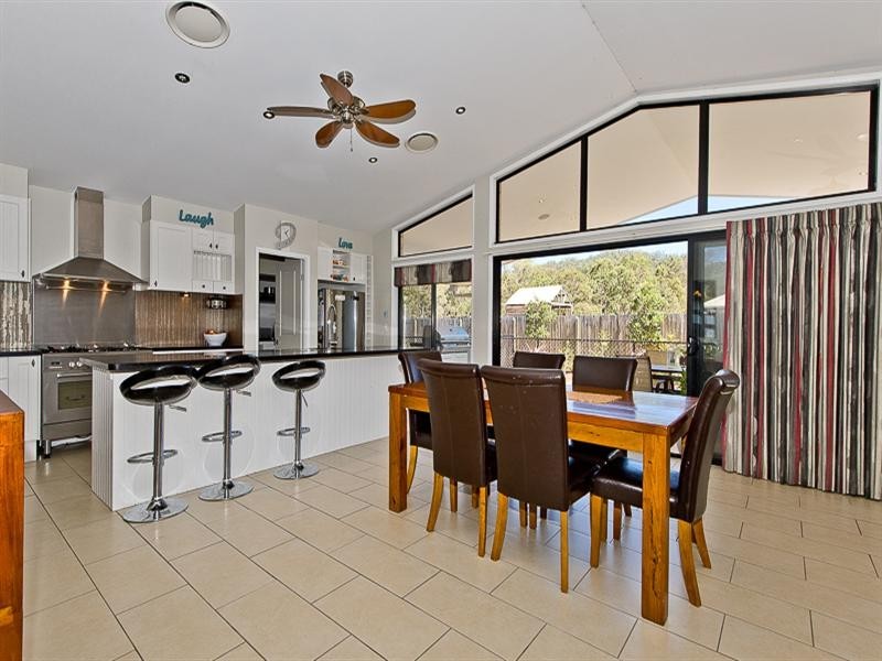 15 Ron Bischof Close, Cashmere QLD 4500