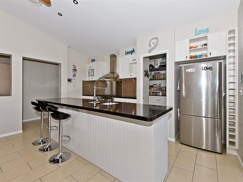 15 Ron Bischof Close, Cashmere QLD 4500