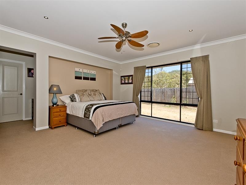 15 Ron Bischof Close, Cashmere QLD 4500