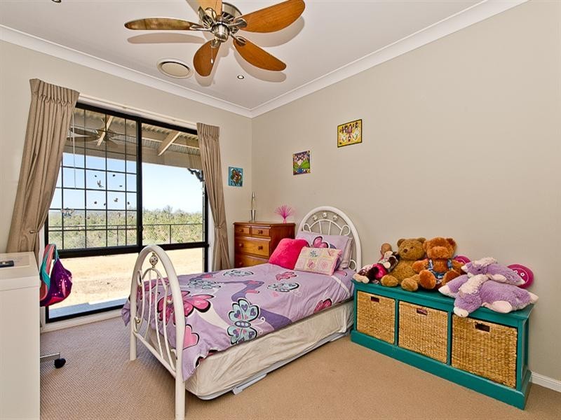 15 Ron Bischof Close, Cashmere QLD 4500