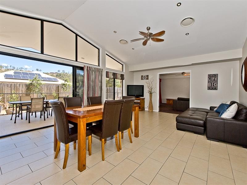 15 Ron Bischof Close, Cashmere QLD 4500