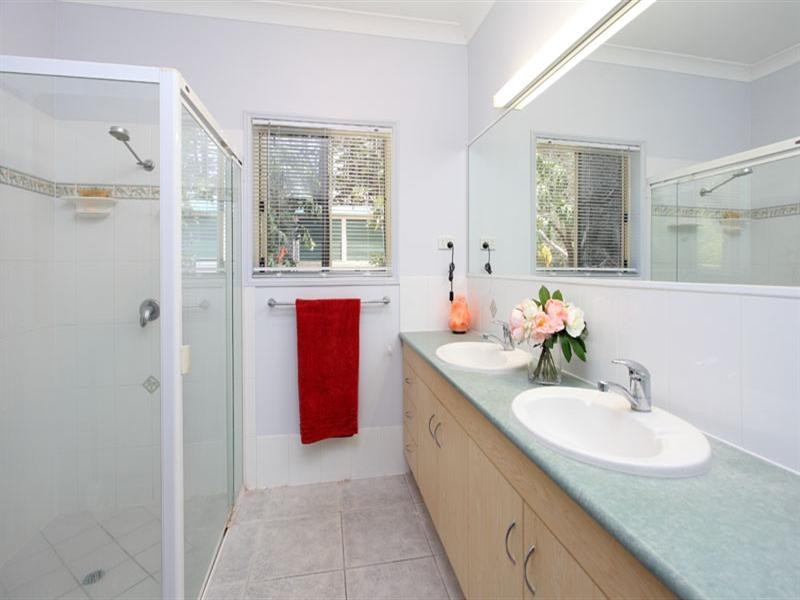 24 Trentham Place, Samford Village QLD 4520