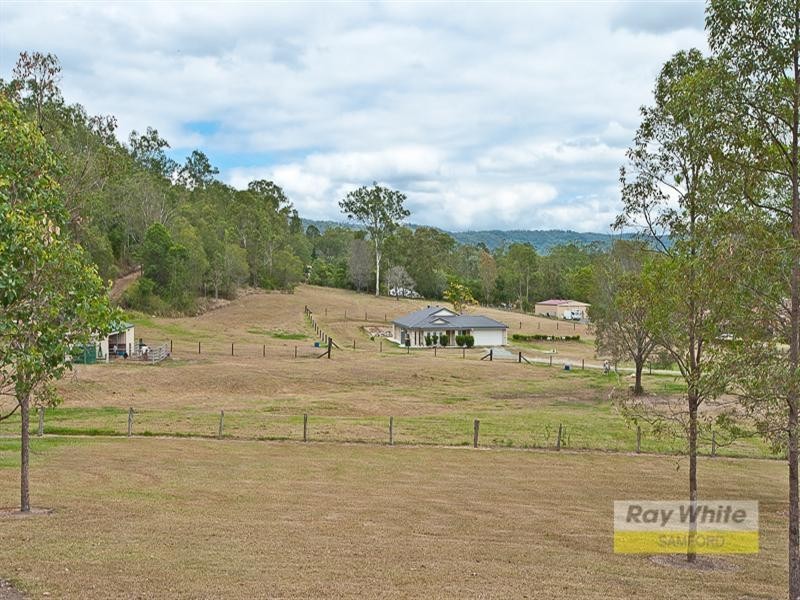 3 Stanley Robinson Court, Camp Mountain QLD 4520