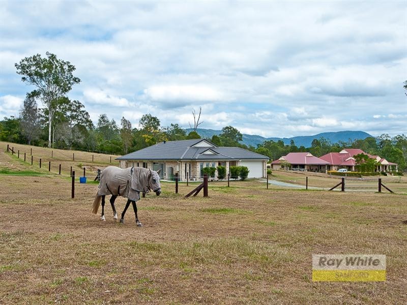 3 Stanley Robinson Court, Camp Mountain QLD 4520
