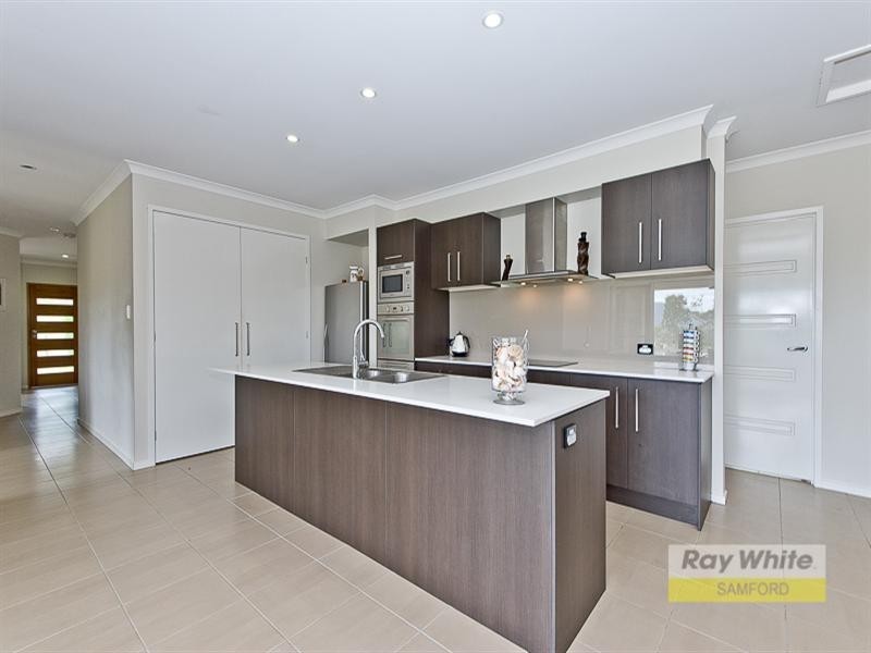 3 Stanley Robinson Court, Camp Mountain QLD 4520