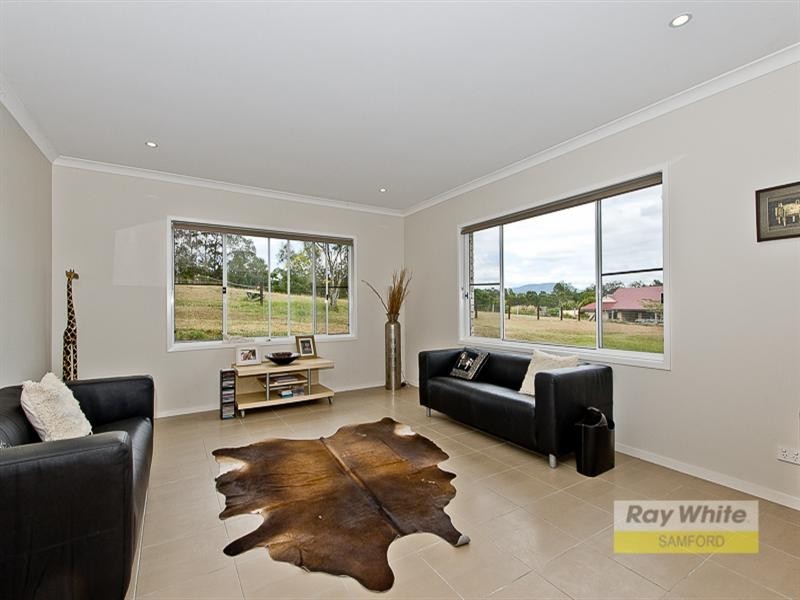 3 Stanley Robinson Court, Camp Mountain QLD 4520