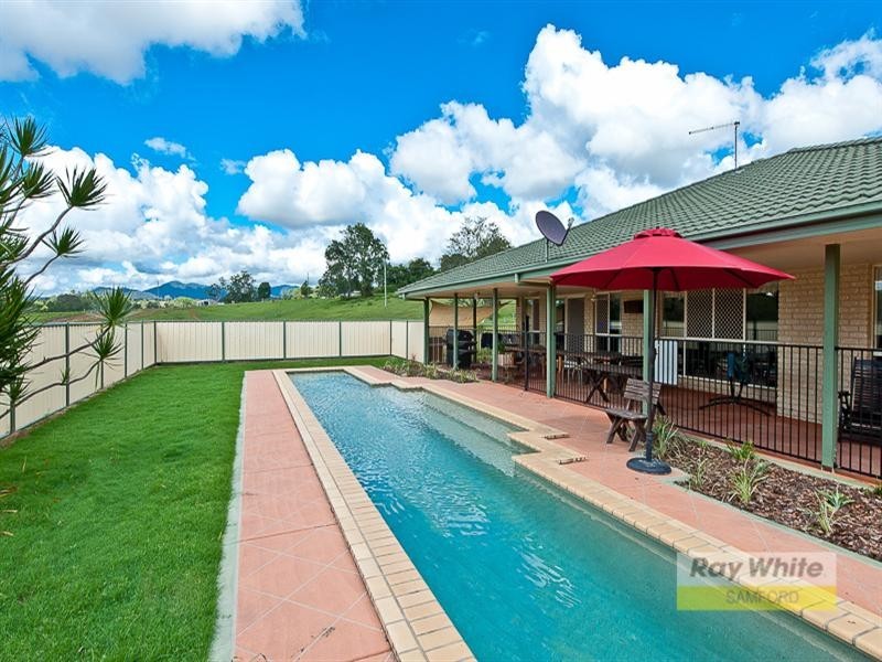 69A Lees Crossing Road, Armstrong Creek QLD 4520